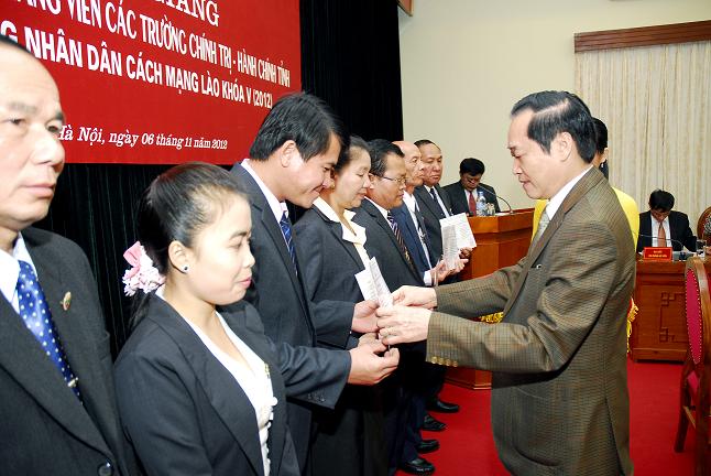 ຍົກສູງຄວາມສາມາດໃນການຄົ້ນຄວ້າ, ການສິດສອນໃຫ້ຄູອາຈານ ໂຮງຮຽນການເມືອງ - ການປົກຄອງລາວ